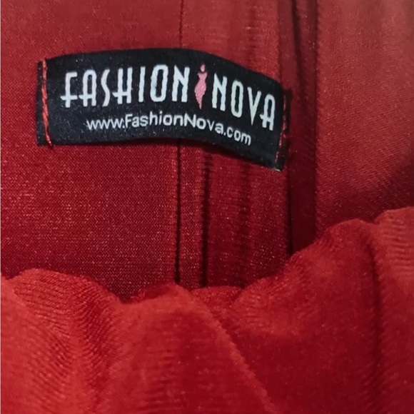 3/$20! Fashion Nova wide leg burgundy jumpsuit - Picture 4 of 6